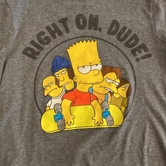 Simpson's Graphic Tee (Gray, Short Sleeve) - Picture 3 of 4